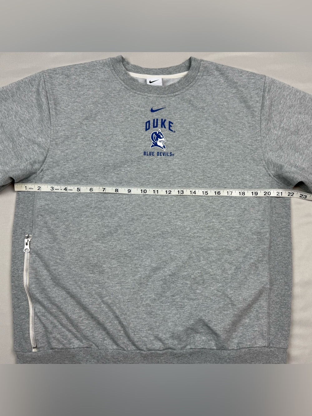 Nike Duke Blue Devils Mens Standard Issue Crewneck Sweatshirt Sz Medium Grey A7 - Picture 8 of 9